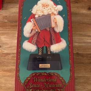 Vintage 1999 Christmas Fantasy Wonderland Santa Musician 17" Animated no music
